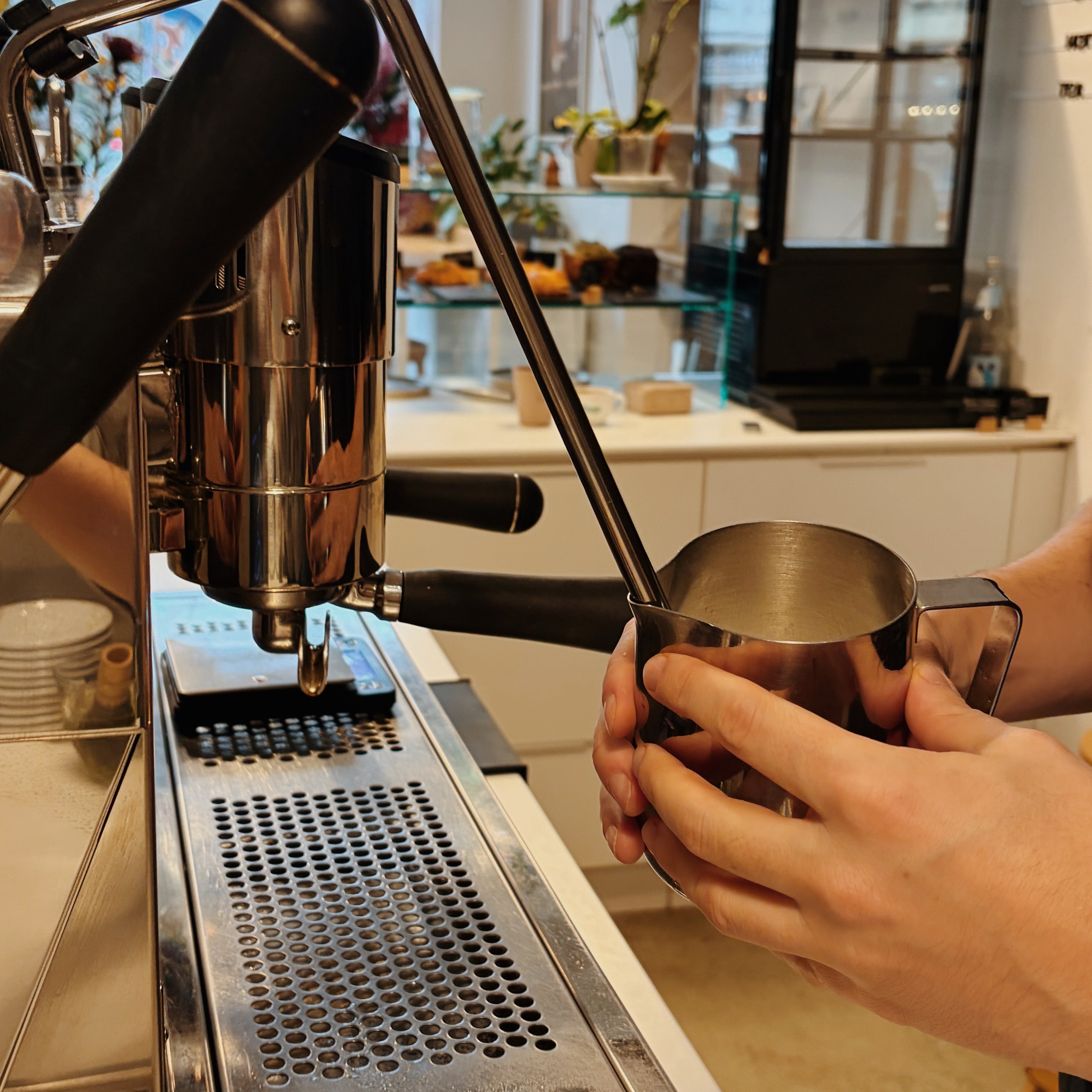 Milk Texturing & Latte Art Basics | German & English